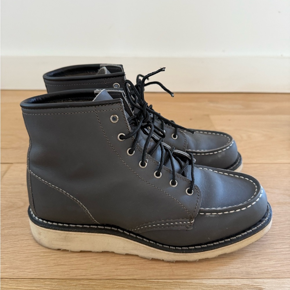 Red Wing Women Classic Moc Boot - Picture 4 of 9